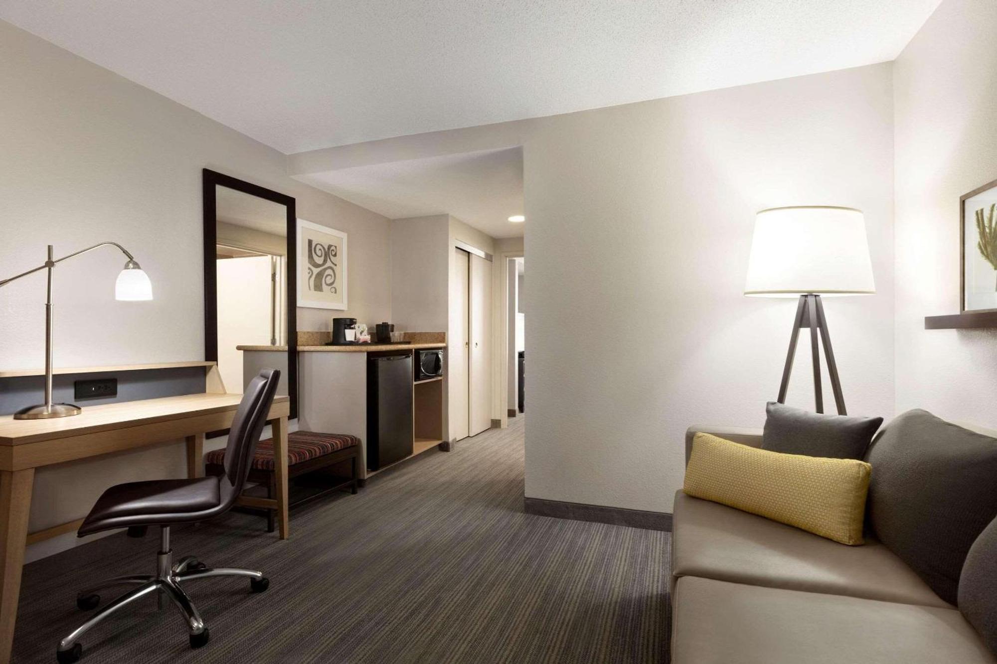 Country Inn & Suites By Radisson, Washington, Dc East - Capitol Heights, Md Екстериор снимка